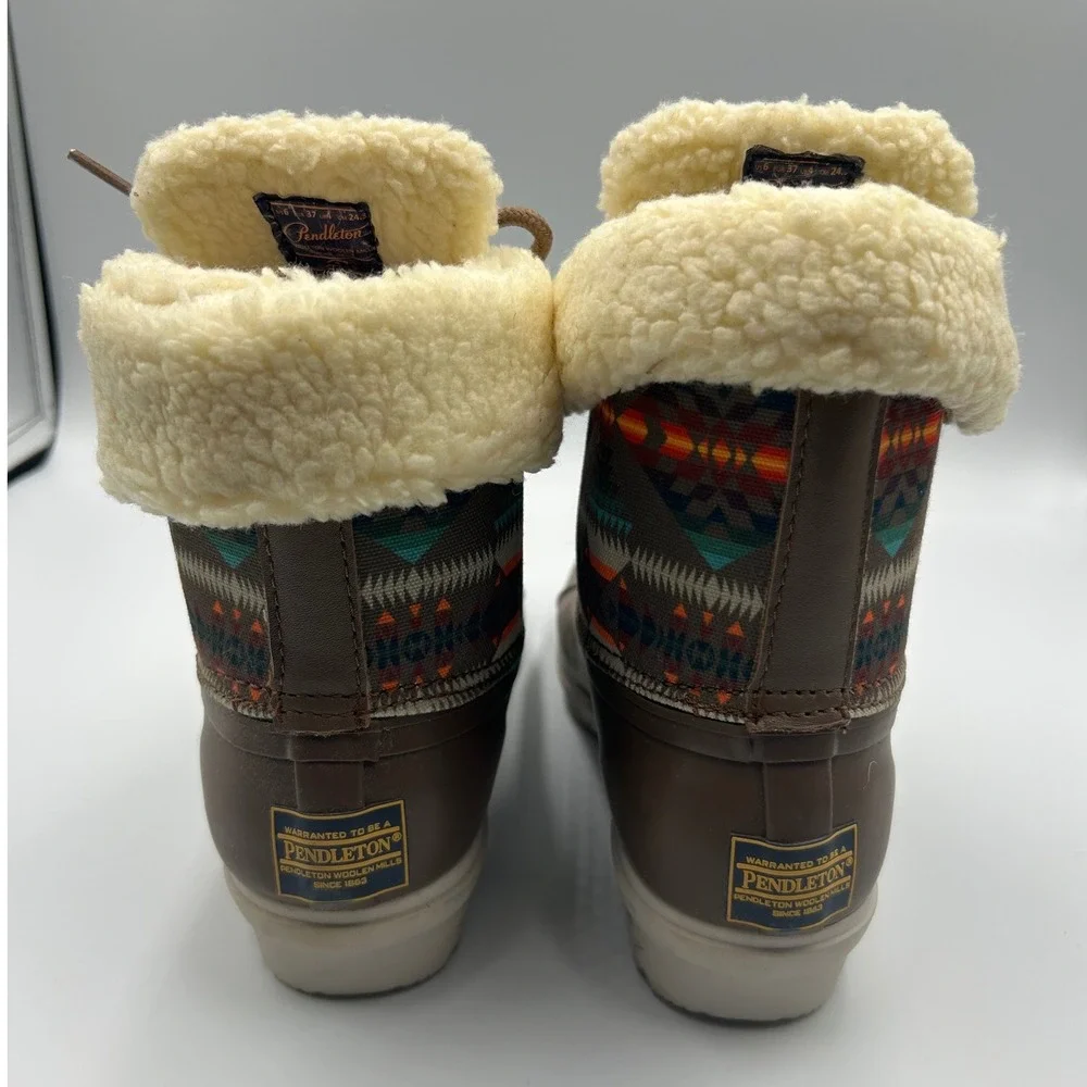 Pendleton Brown Rubber Duck Boots Southwestern‎ Print Shearling Lined Size 6 NEW